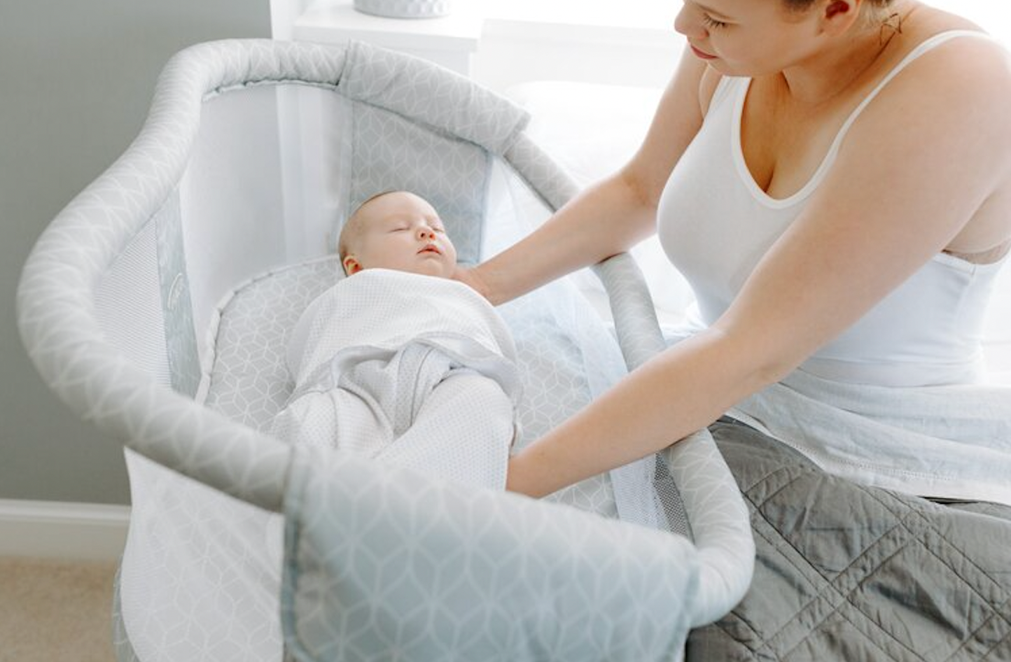 Snooze top baby bed